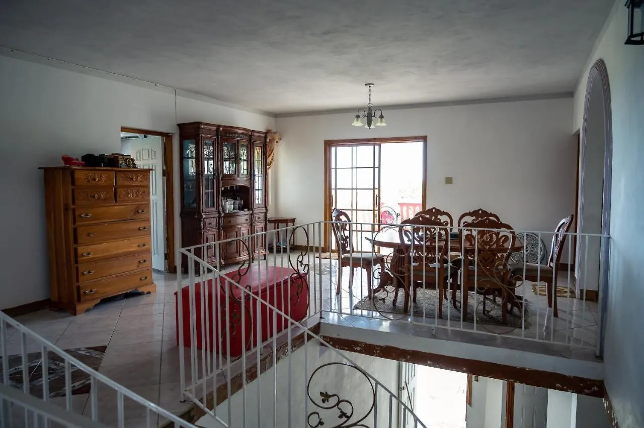 Burg Ann'S Villa モンテゴ・ベイ